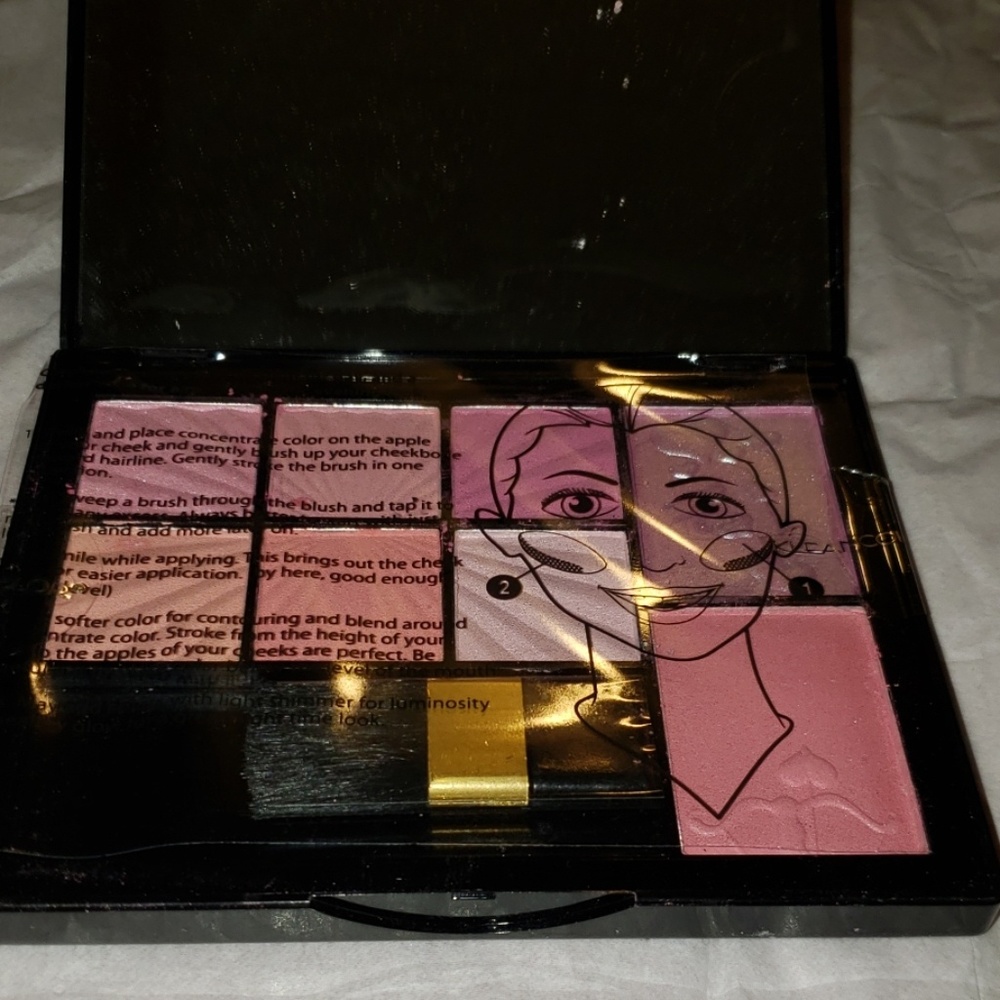 Makeup palette